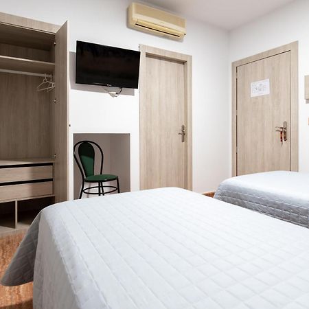 Hostal Vinuela San Pedro de Merida Extérieur photo