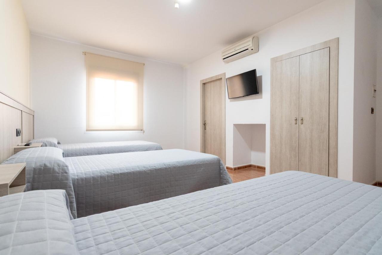 Hostal Vinuela San Pedro de Merida Extérieur photo