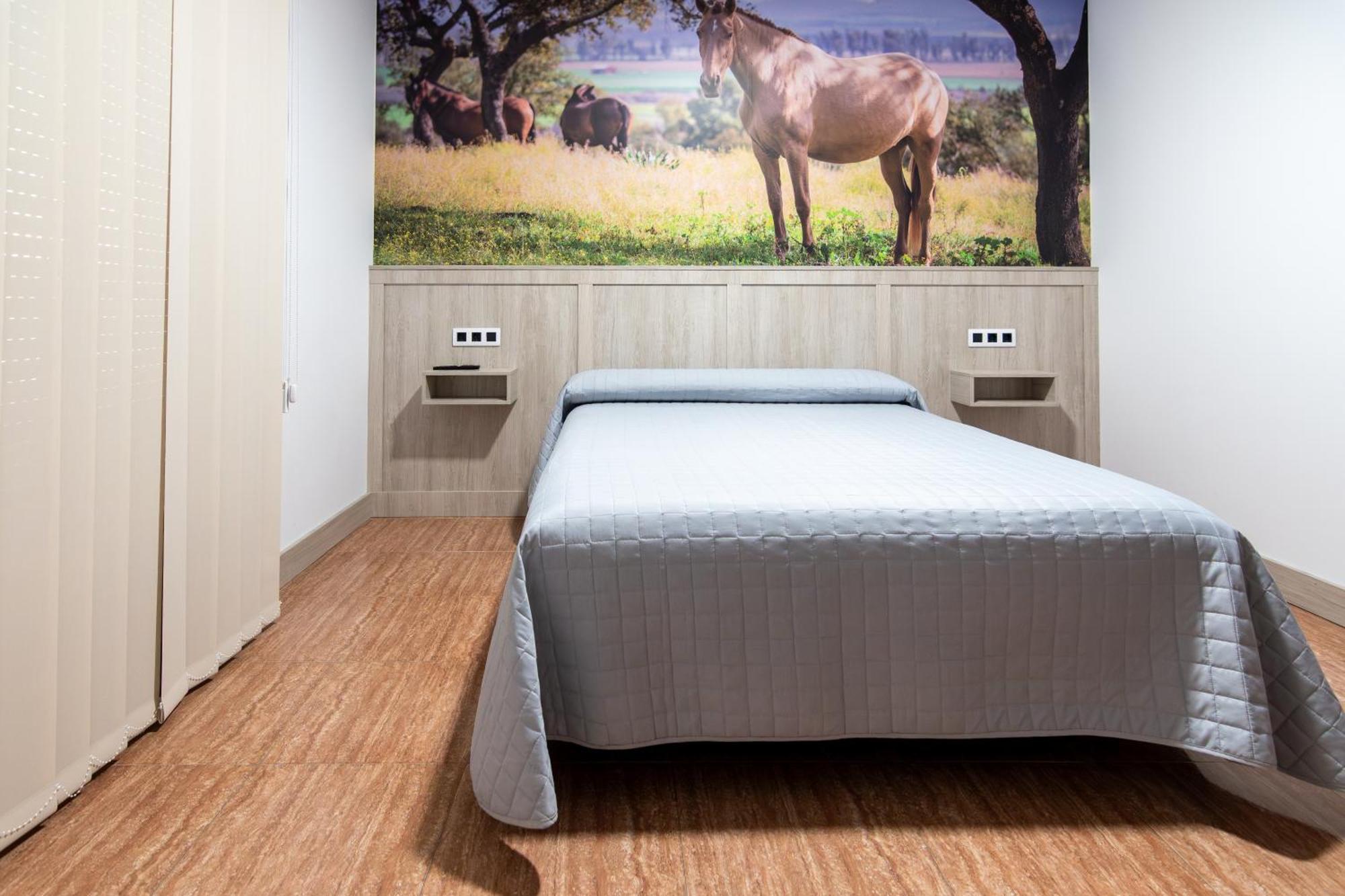Hostal Vinuela San Pedro de Merida Extérieur photo