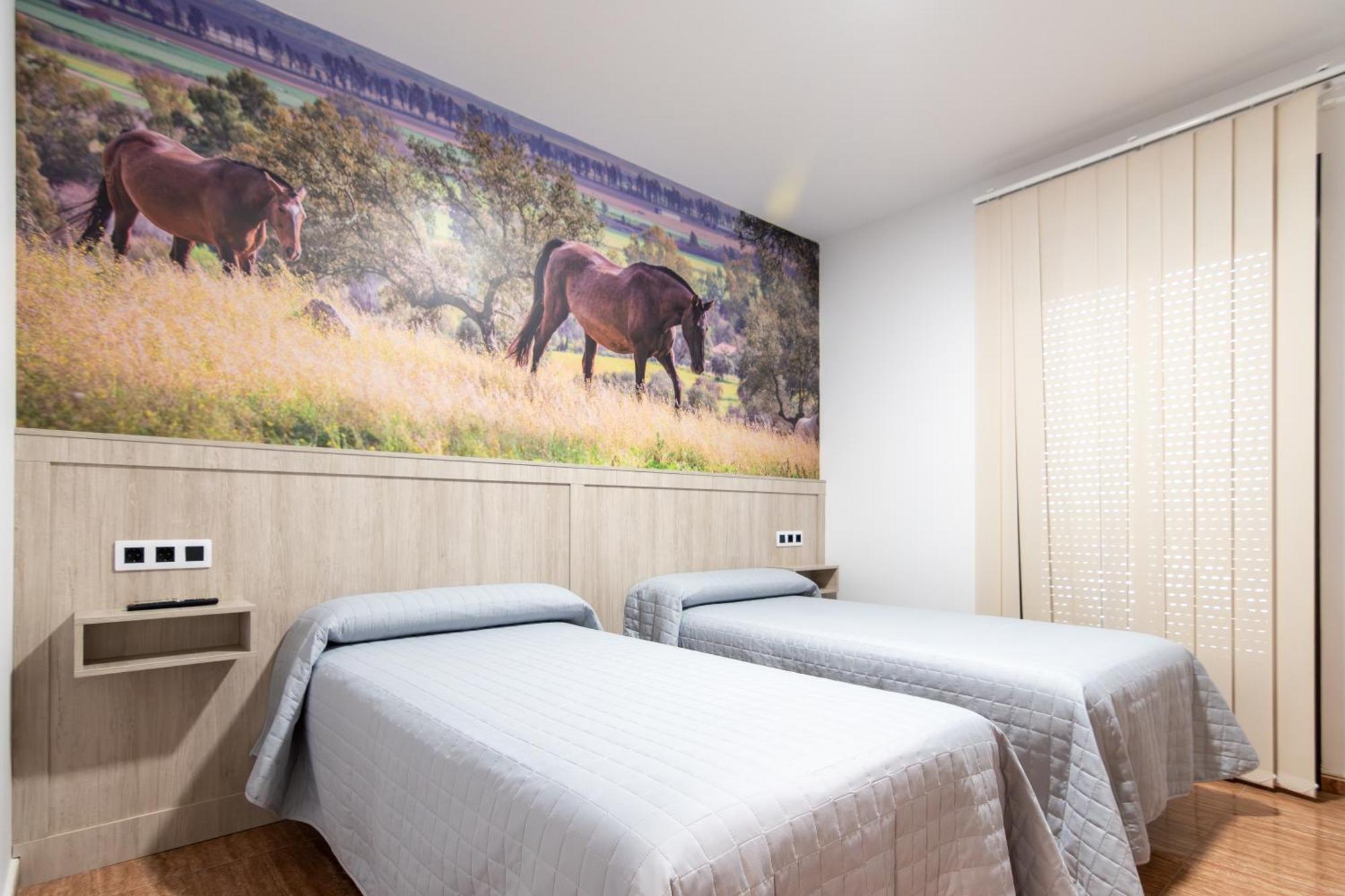 Hostal Vinuela San Pedro de Merida Extérieur photo
